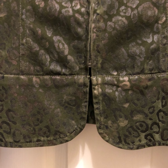 Leopard Print Blazer in a Shimmering Green Pattern by Toni Morgan - Picture 3 of 11